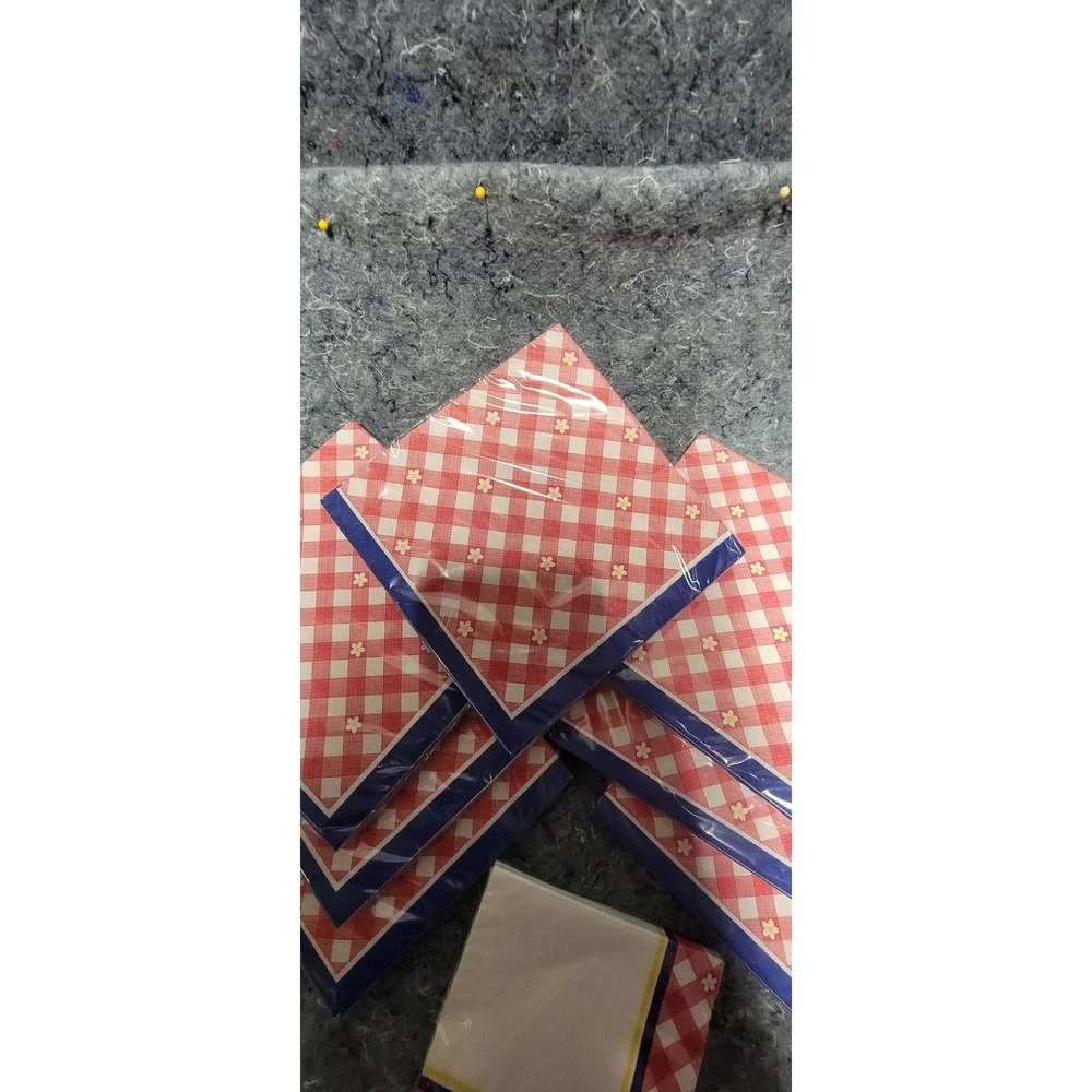 Pretty‎ Picnic Lunch Napkis Set of 7 plus 1 small
